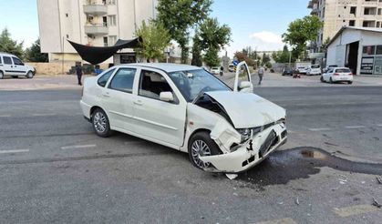 Adıyaman'da iki otomobil çarpıştı: 1'i ağır 3 yaralı