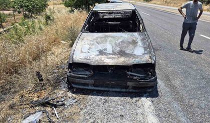 Gaziantep'te seyir halindeki otomobil alev aldı
