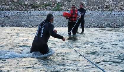 Kezer Çayı'nda mahsur kalan 8 kişi kurtarıldı