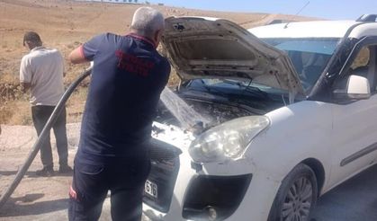 Siirt'te seyir halindeki araç alev alev yandı