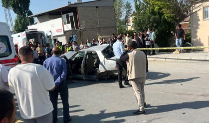 Van’da otomobil ile kamyonet çarpıştı: 1 ölü, 4 yaralı