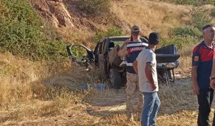 Elazığ’da kamyonet şarampole yuvarlandı: 2 yaralı