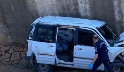 Kontrolden çıkan araç köprüden şarampole uçtu: 2 ölü
