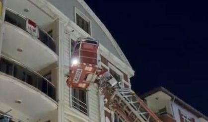 Mikrodalga fırın patladı, apartmandan 18 kişi tahliye edildi