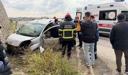 Batman'da araç duvara çarptı: 2 yaralı