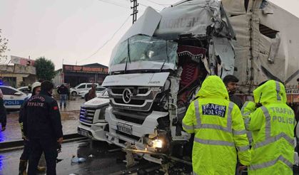 Gaziantep'te 3 aracın karıştığı zincirleme kaza: 2 yaralı