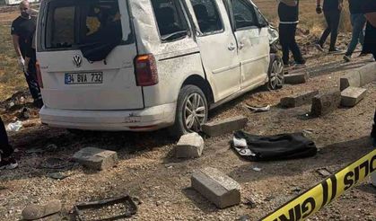 Mardin'de hafif ticari araç ile kamyonet çarpıştı: Bir ölü, 2 yaralı