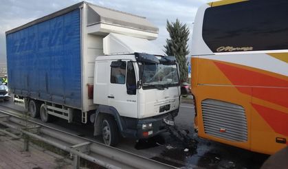 Malatya'da yolcu otobüsü ve kamyon viyadükte çarpıştı