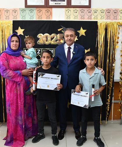 Şanlıurfa'da 736 bin öğrenci karne heyecanı yaşadı