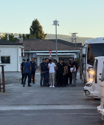 Gaziantep'te kaza süsüyle esnafı gasbeden 6 şüpheli tutuklandı