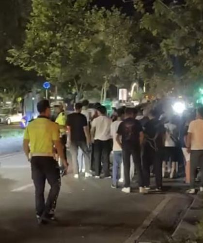 Otomobil aydınlatma direğine çarptı: 1 yaralı