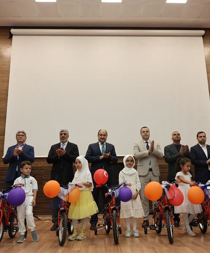 Şanlıurfa’da Kur’an kursu öğrencilerine bisiklet dağıtıldı