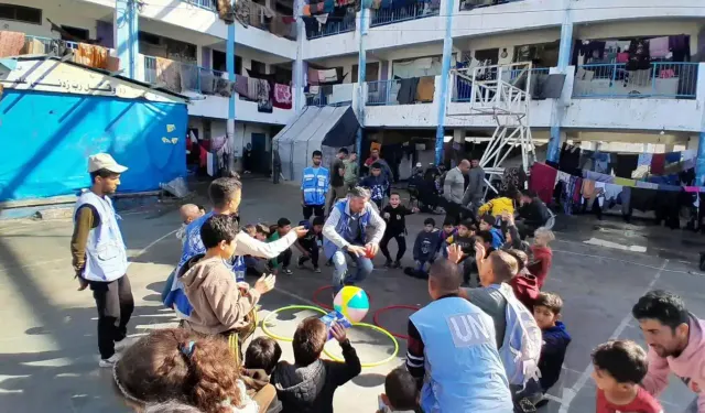 Pîreka ku xwe sipartibû mekteba UNRWAyê: Em di her kêliyê de di bin rîska bombebaranê de ne!