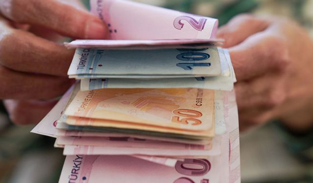Yaşlı ve engelli aylıkları hesaplara yatırılmaya başlandı