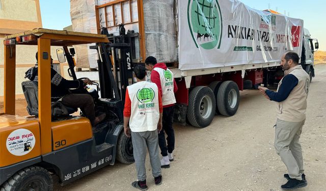 Umut Kervanı'ndan Gazze'ye on binlerce ayakkabı yardımı