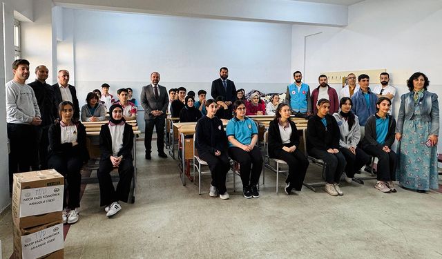 Diyarbakır’da lise öğrencilerinden örnek davranış