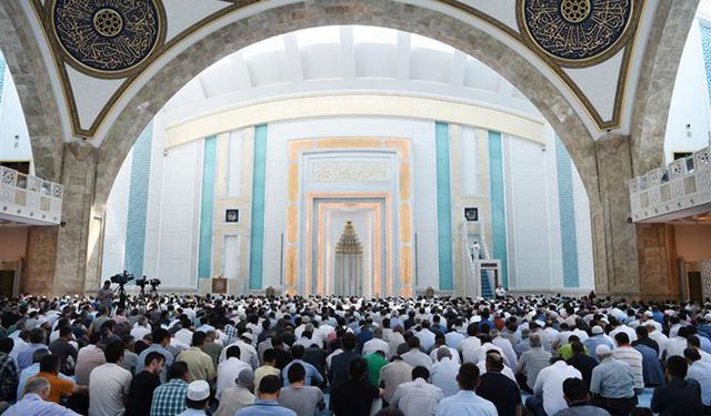 Cuma Hutbesi: "İnfak ve Kur'an Ayı Ramazan"