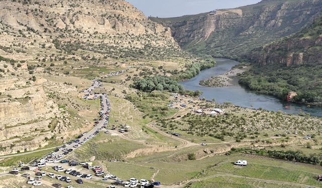 Dicle Nehri ile buluşan Cehennem Deresi doldu taştı