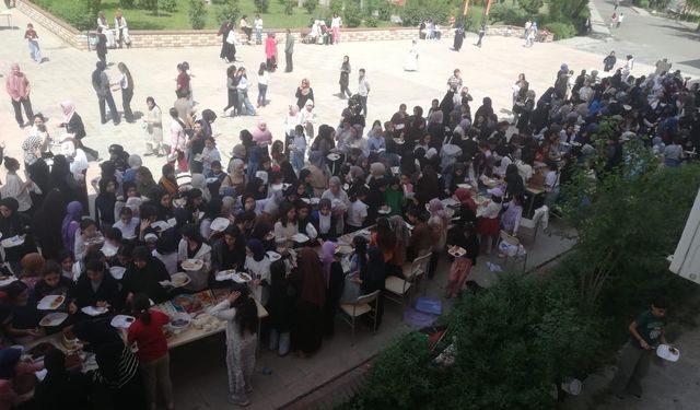Diyarbakır genelinde birçok okulda Gazze yararına kermesler düzenlenmeye devam ediyor