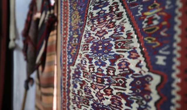 "Antika kilim" işiyle 11 çocuk büyüttü
