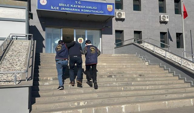 Diyarbakır'da 2 firari hükümlü ile aranan 1 kişi yakalandı