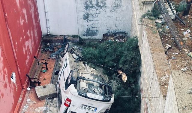 Mardin'de istinat duvarından düşen hafif ticari araçtaki 2 kişi yaralandı
