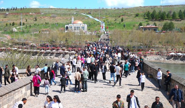 "Medeniyetler şehri" Diyarbakır'da bayram tatilinde ziyaretçi yoğunluğu yaşandı