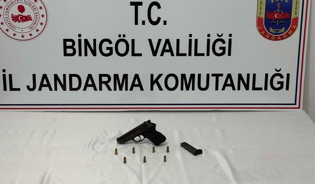 Bingöl'de şüpheli araçta silah ele geçirildi: 1 gözaltı