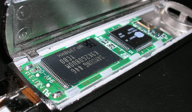 Çinli bilim insanları dünyanın en hızlı flash bellek cihazını tanıttı