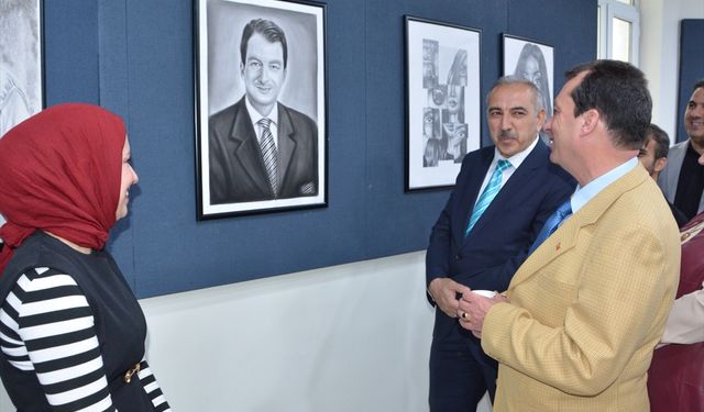 Diyarbakır'da "Desen Sergisi" sanatseverlerle buluştu