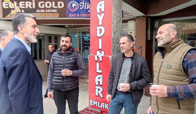 Emiroğlu vatandaşlarla bayramlaştı