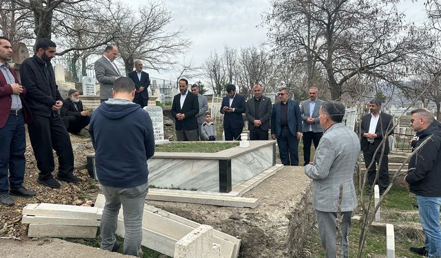 HÜDA PAR Bingöl İl Başkanlığı medrese şehitlerini kabirleri başında andı