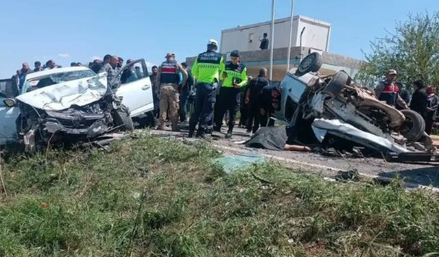 Şanlıurfa’da iki otomobil çarpıştı: 3 ölü, 2 yaralı