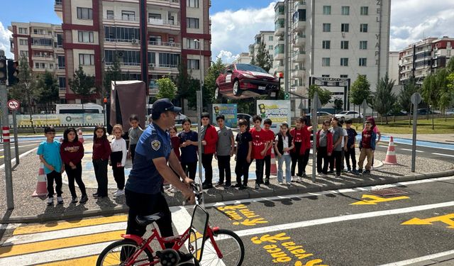 Diyarbakır'da bini aşkın öğrenciye hayat kurtaran ders: Trafik bilinci
