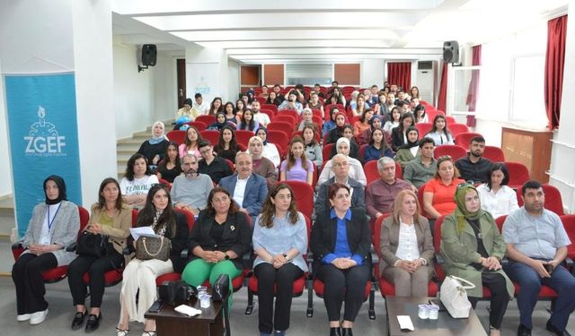 Diyarbakır'da "Dijitalleşme ve Aile" paneli düzenlendi