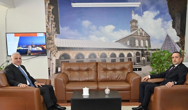 Diyarbakır Valisi Zorluoğlu, Vakıflar Bölge Müdürü Demir'i ziyaret etti
