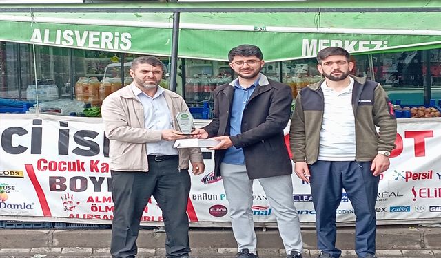 HÜDA PAR Bingöl Gençlik Kolları'ndan boykot yapan esnaflara plaket