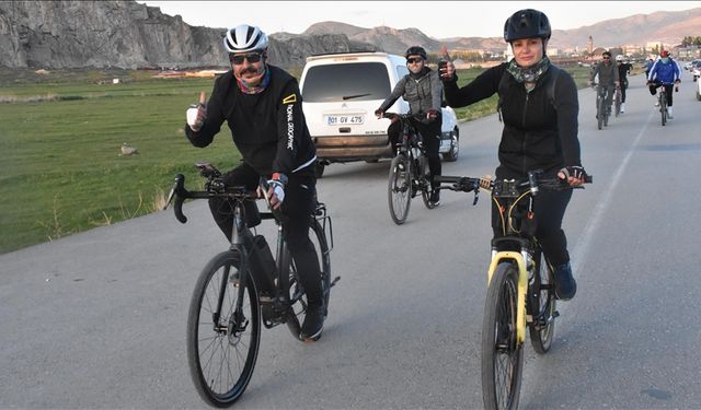 Van'da öğretmenler sağlıklı yaşam için pedal çeviriyor