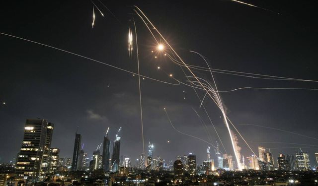 İran'dan israile misilleme: 150 füze atıldı