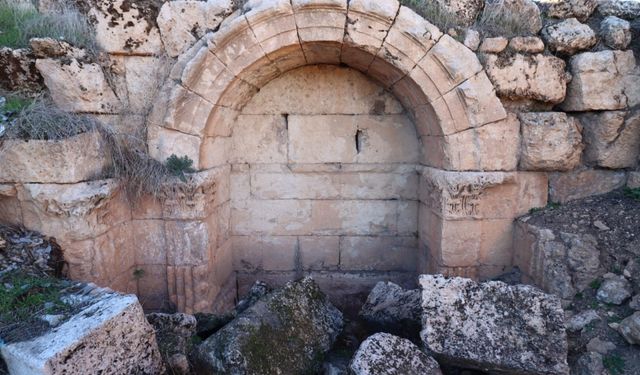 Şanlıurfa'da bulunan anıt mezar kalıntısı kayıt altına alındı