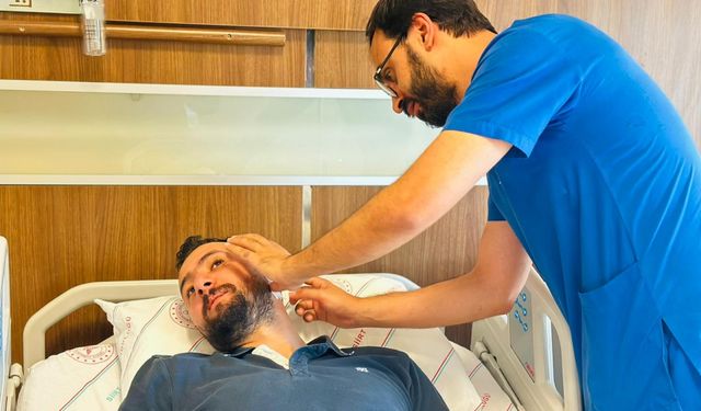 Siirt'te işitme kaybı yaşayan hasta ameliyatla sağlığına kavuşturuldu