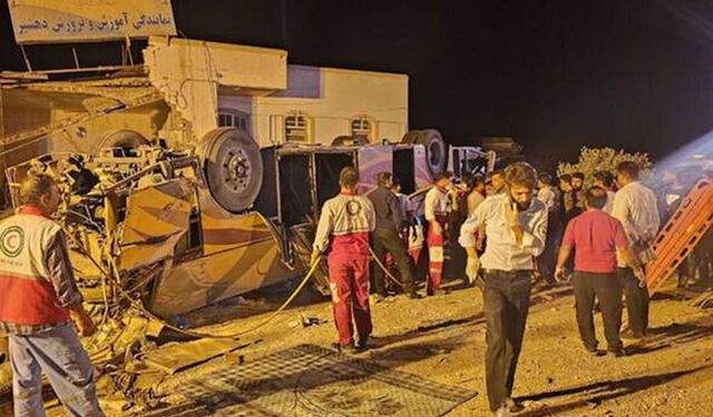 İran'da otobüs kazası: 21 ölü, 29 yaralı