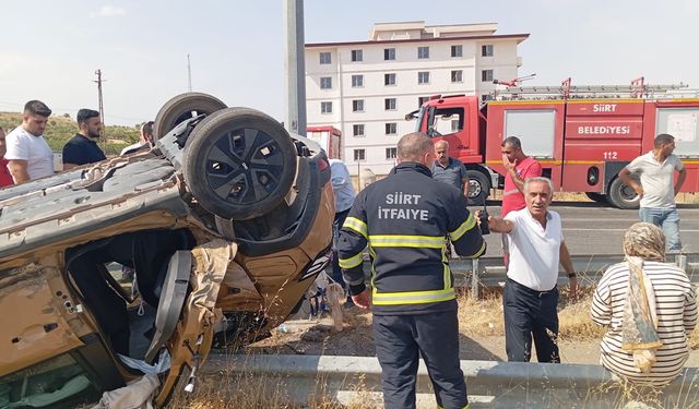 Kaza yapan otomobil ters döndü, 3 kişi yaralandı