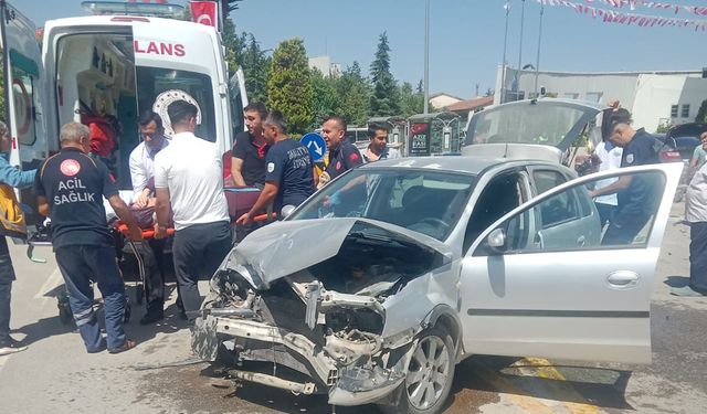 Malatya'da 2 otomobil çarpıştı: 4 yaralı