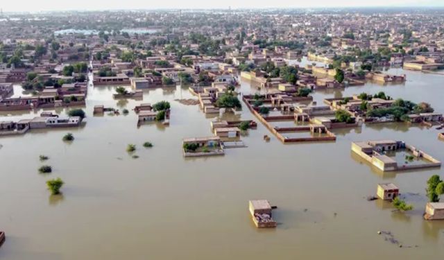 Pakistan'da muson yağmurları sele yol açtı: 362 ölü