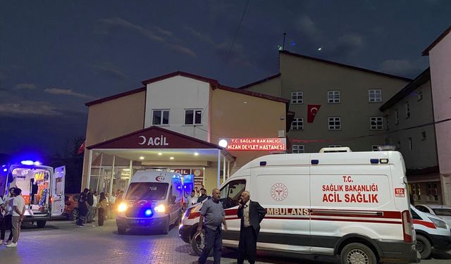Tarım aracının devrilmesi sonucu 7 kişi yaralandı