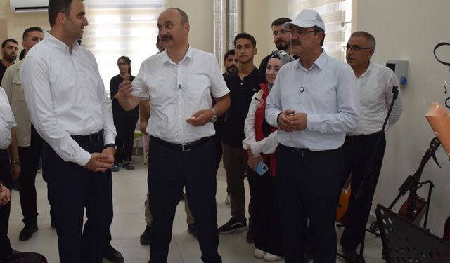 Batman Valisi Canalp Hasankeyf'te Gençlik Merkezi'ni inceledi
