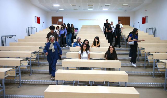 İlkokul, ortaokul ve liseyi açıktan tamamlayıp 44 yaşında üniversiteli oldu