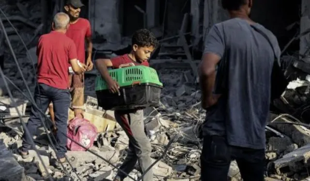 Gazzeliler çöp yığınları arasında yaşam mücadelesi veriyor