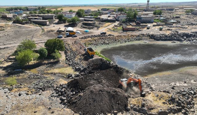 Çınar'da besicilerin su kaynağı göletler onarıldı